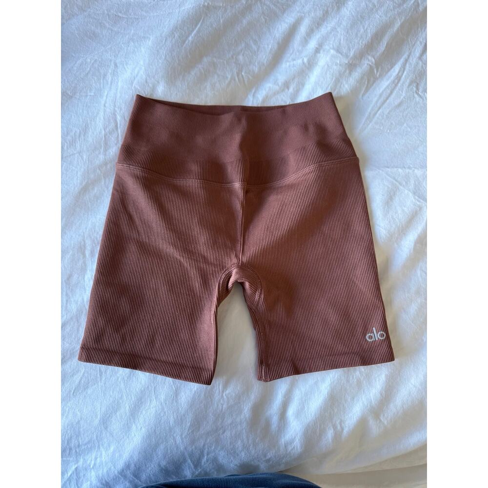 Alo chestnut favorite shorts